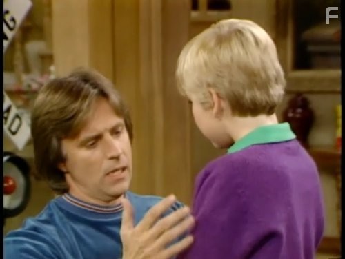 Ricky Schroder and Joel Higgins in Серебряные ложки (1982)