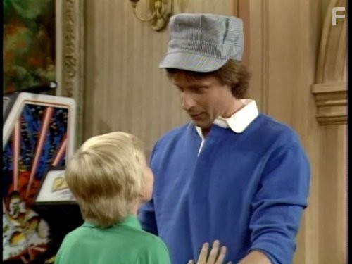 Ricky Schroder and Joel Higgins in Серебряные ложки (1982)