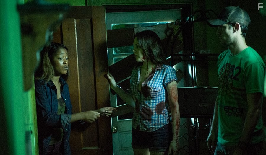 Jeremy Sumpter, Keke Palmer, Elizabeth Gillies, and Parker Young in Животное (2014)