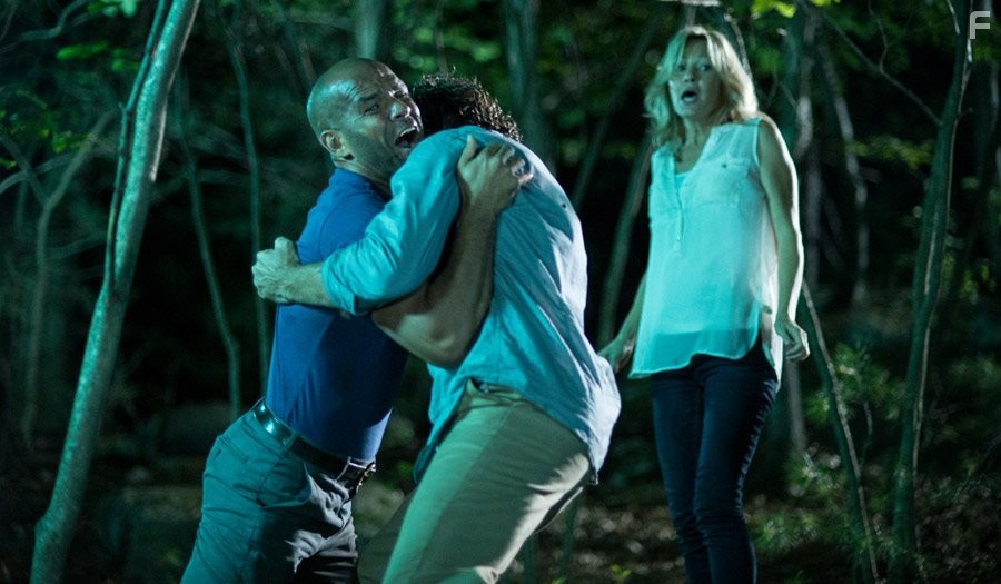 Joey Lauren Adams and Amaury Nolasco in Животное (2014)