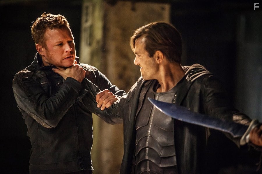 Christopher Egan and Carl Beukes in Доминион (2014)