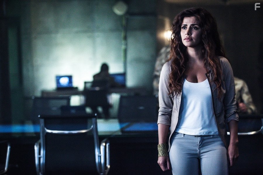 Shivani Ghai in Доминион (2014)