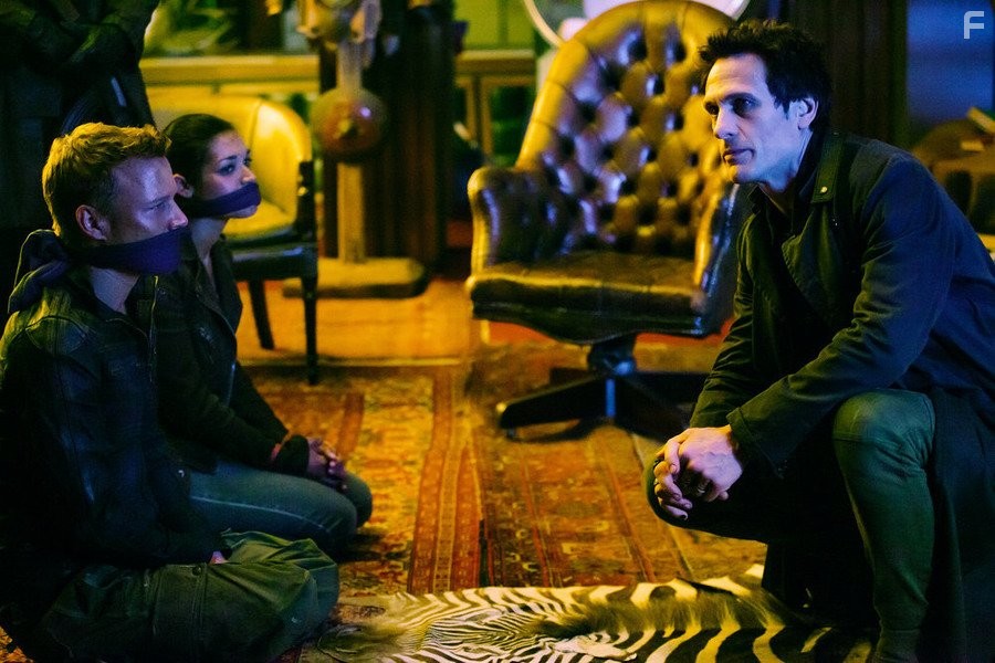 Christopher Egan and Kim Engelbrecht in Доминион (2014)