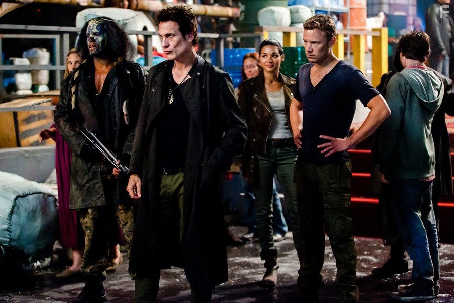 Christopher Egan in Доминион (2014)