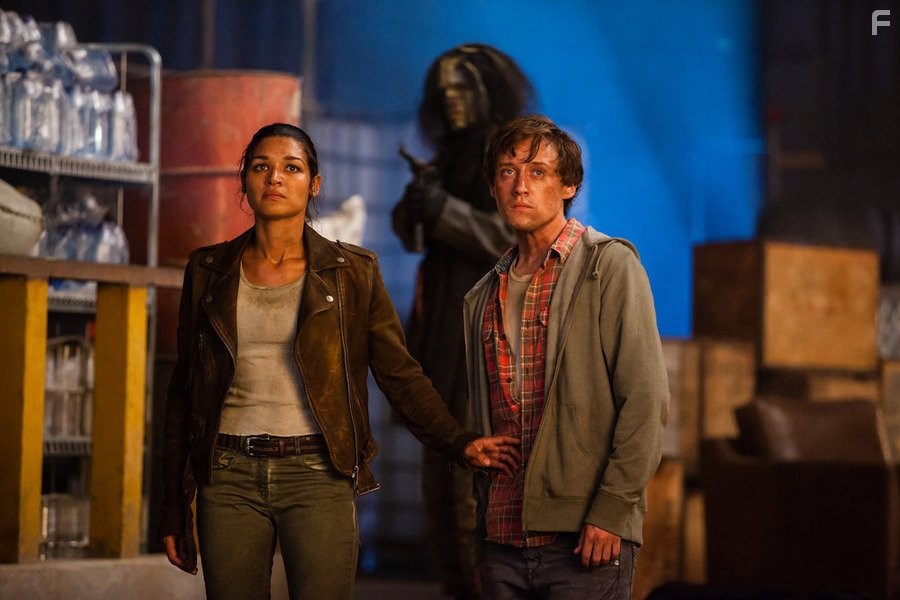 Kim Engelbrecht in Доминион (2014)