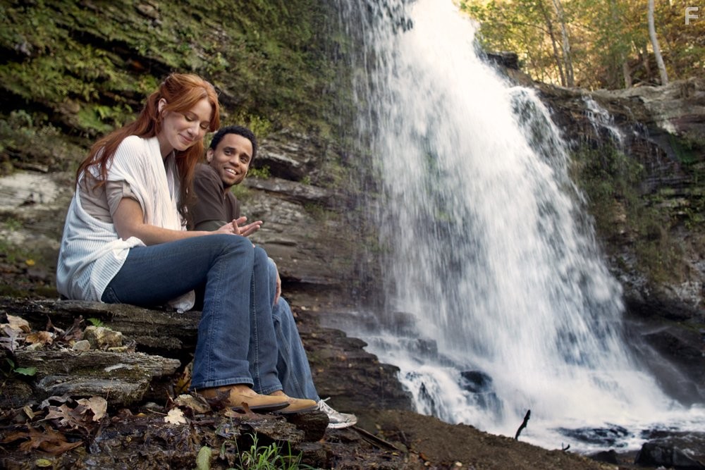 Michael Ealy and Lynn Collins in Безусловный (2012)