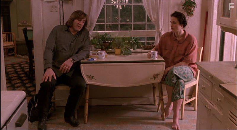 Grard Depardieu and Andie MacDowell in Green Card (1990)