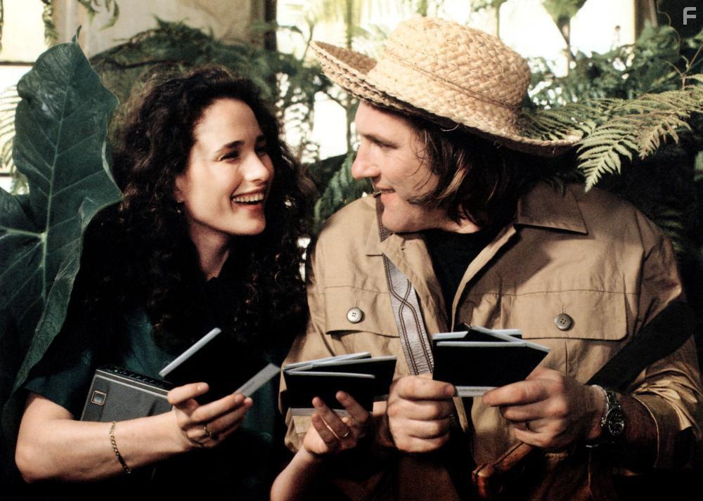 Grard Depardieu and Andie MacDowell in Green Card (1990)