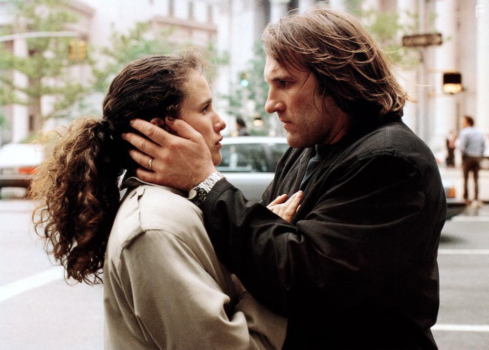 Grard Depardieu and Andie MacDowell in Green Card (1990)