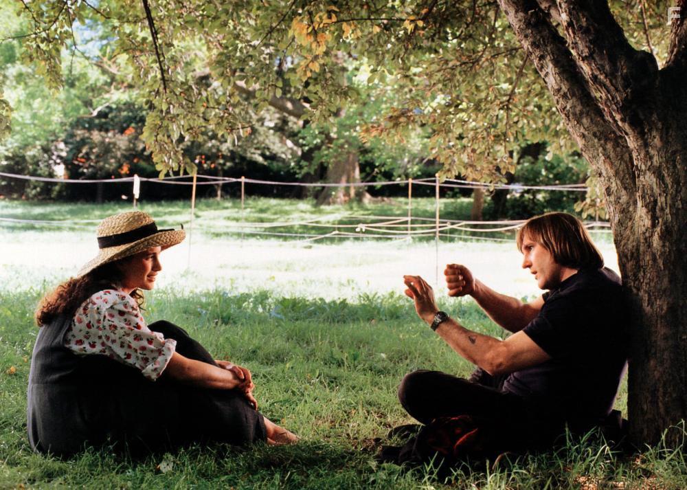 Grard Depardieu and Andie MacDowell in Green Card (1990)