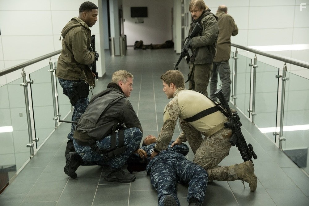 Eric Dane, Jocko Sims, and Travis Van Winkle in Последний корабль (2014)