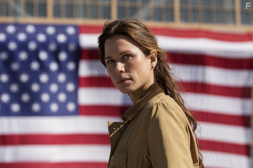 Rhona Mitra in Последний корабль (2014)
