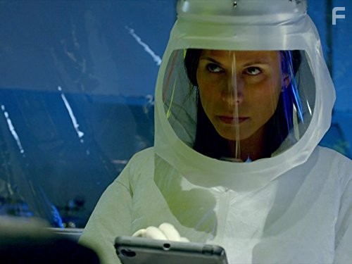 Rhona Mitra in Последний корабль (2014)
