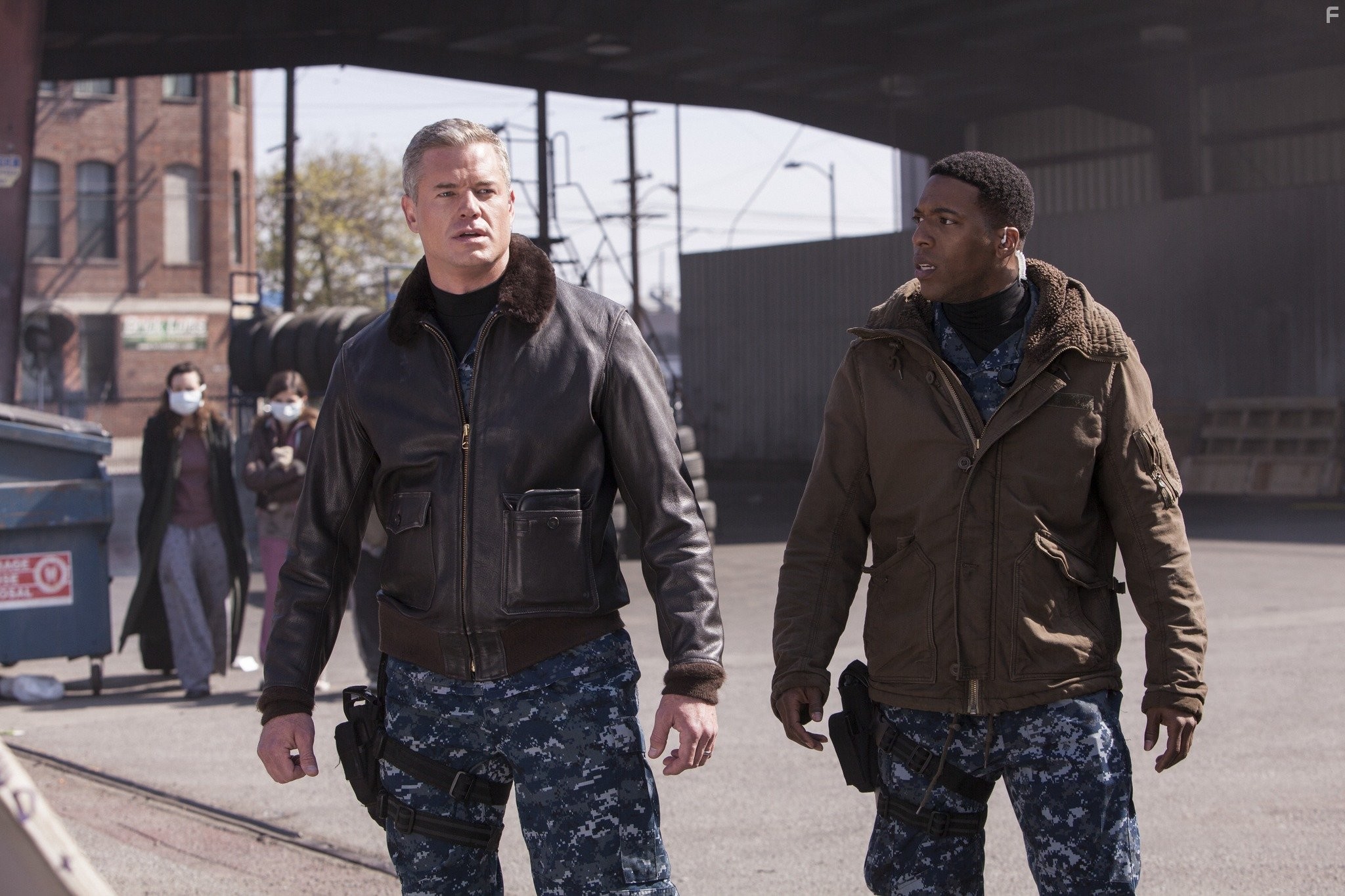 Eric Dane and Jocko Sims in Последний корабль (2014)