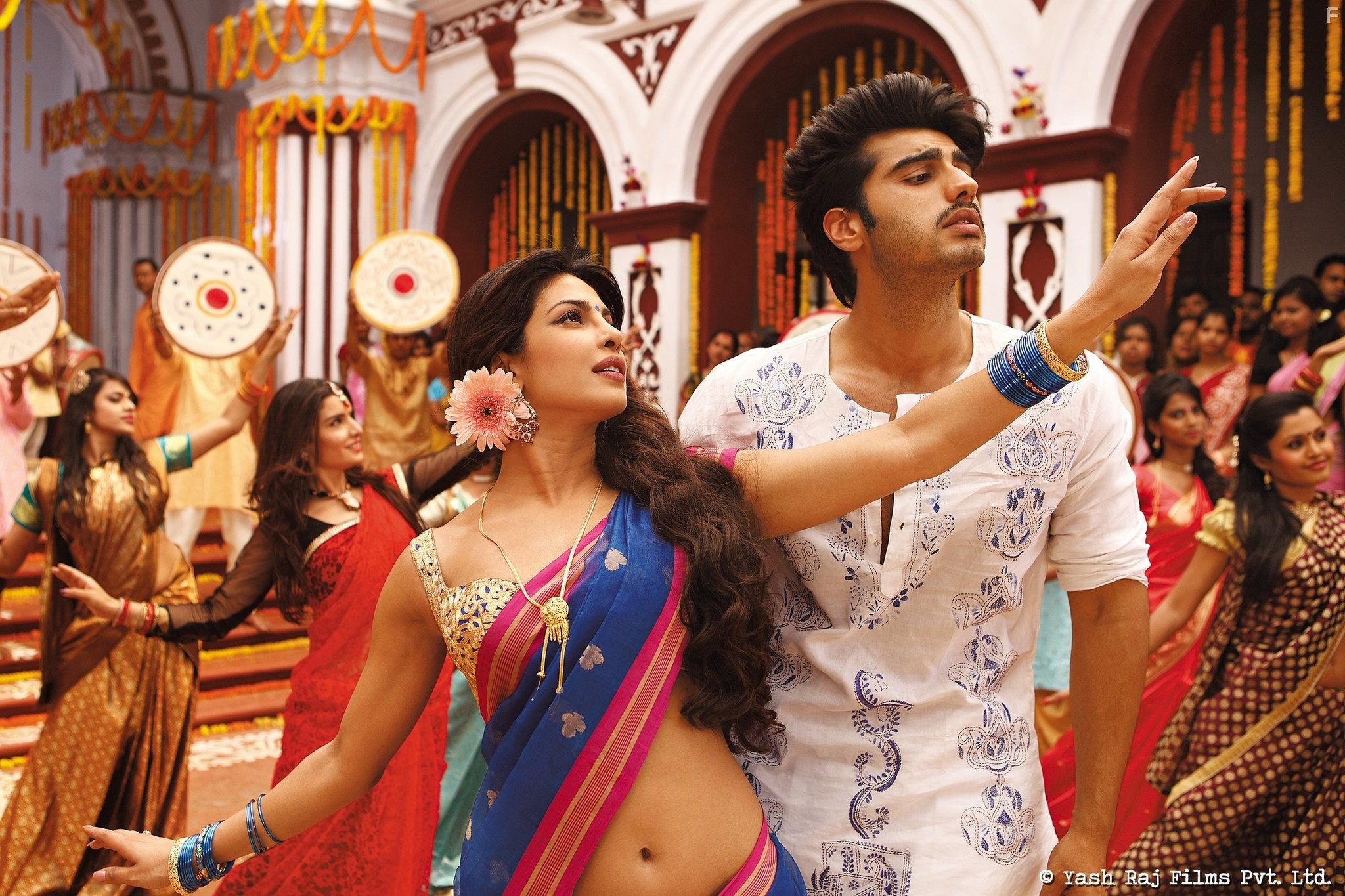 Priyanka Chopra and Arjun Kapoor in Вне закона (2014)