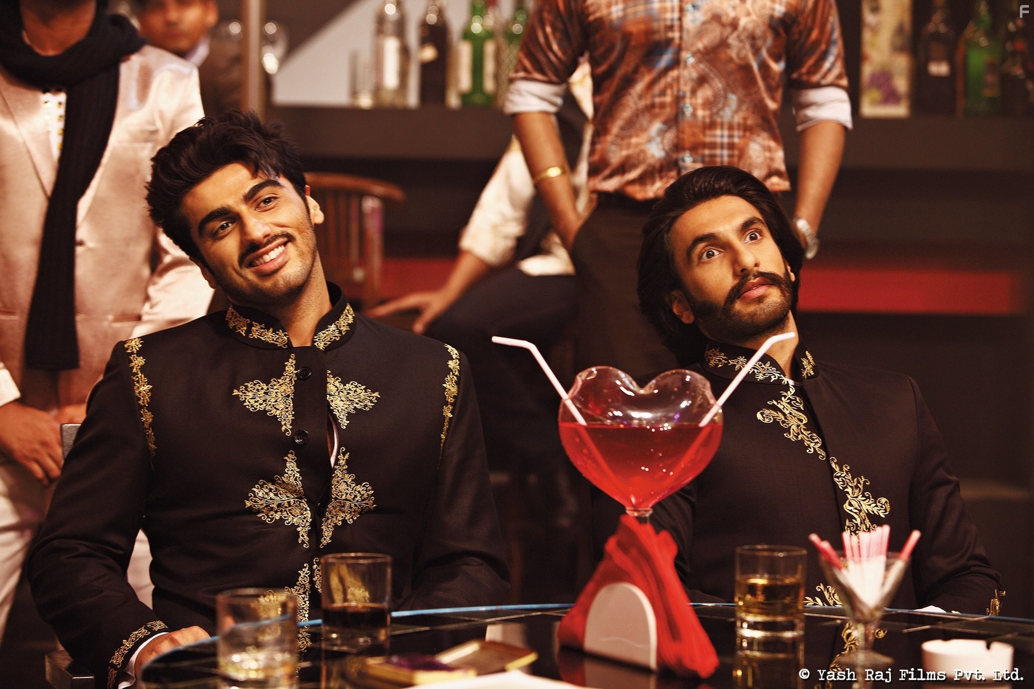 Arjun Kapoor and Ranveer Singh in Вне закона (2014)