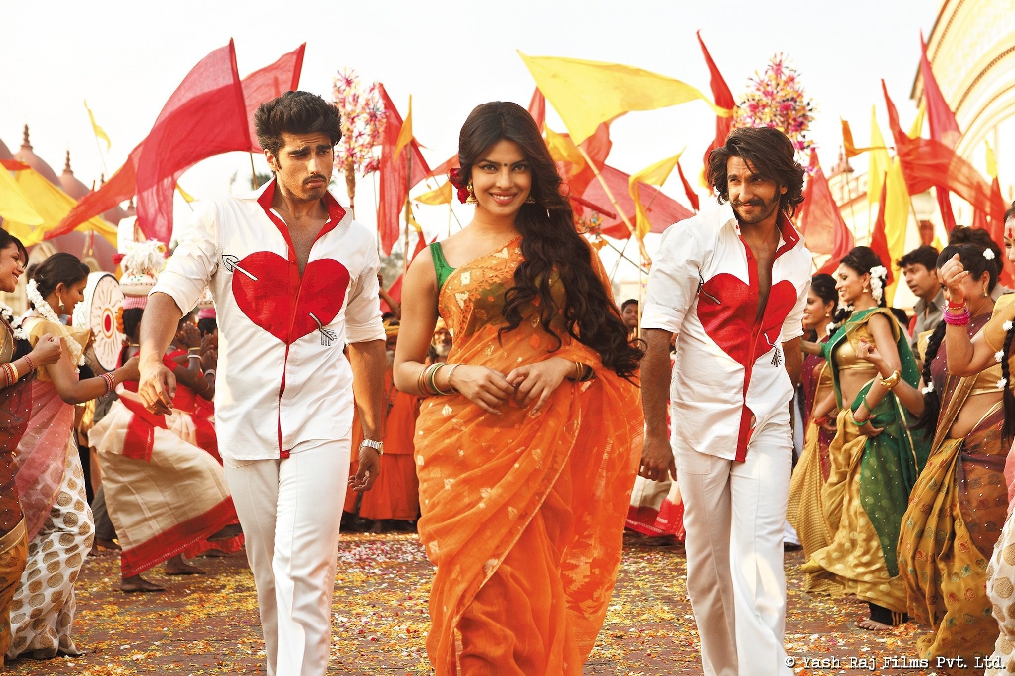 Priyanka Chopra, Arjun Kapoor, and Ranveer Singh in Вне закона (2014)