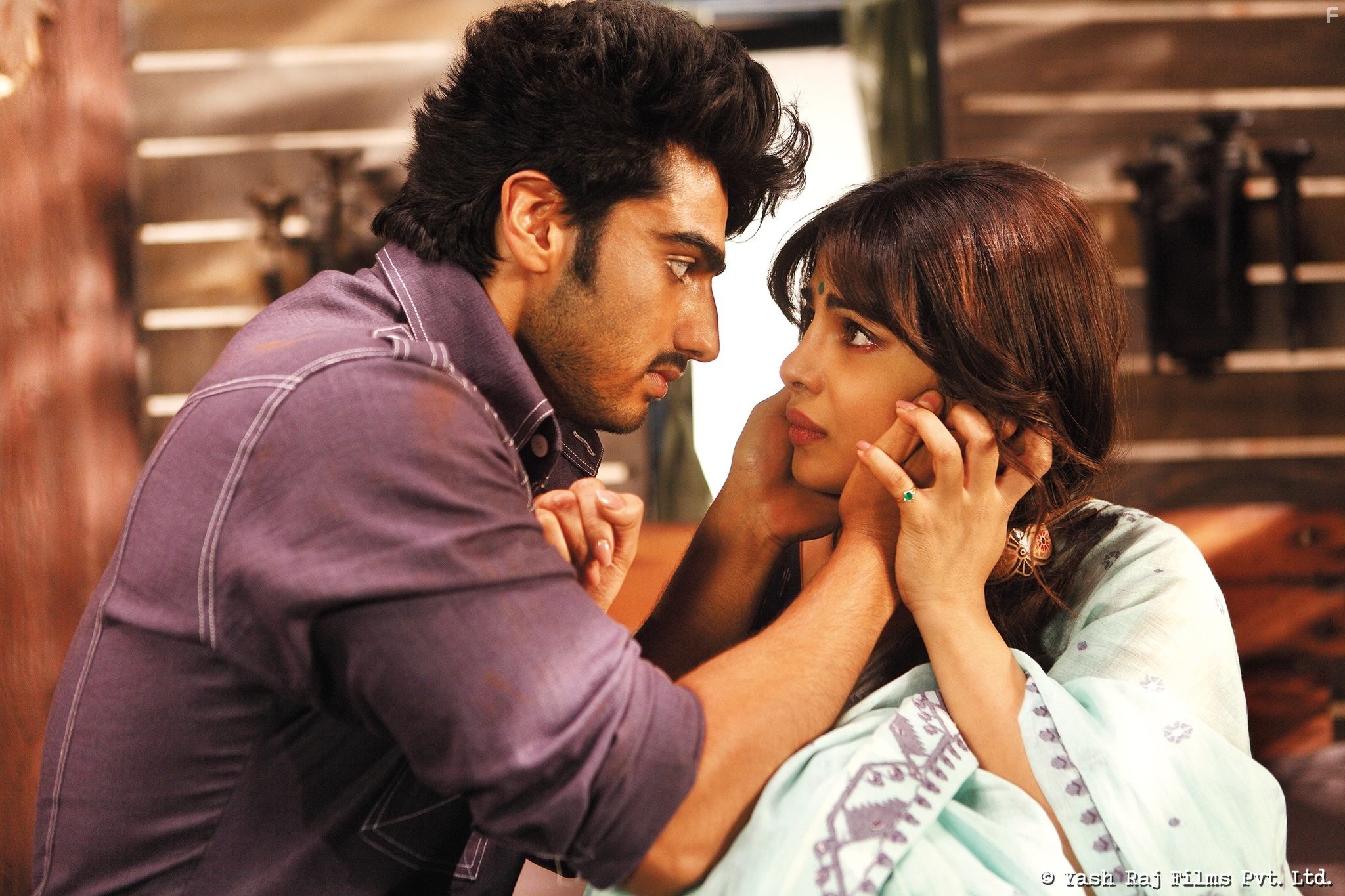 Priyanka Chopra and Arjun Kapoor in Вне закона (2014)