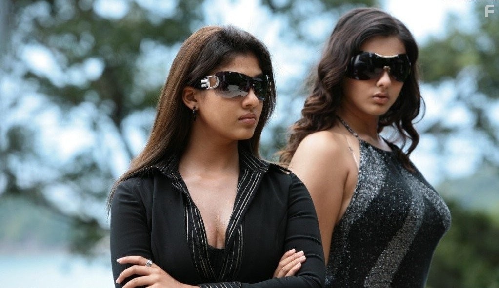 Nayanthara and Namitha in Рокировка (2007)
