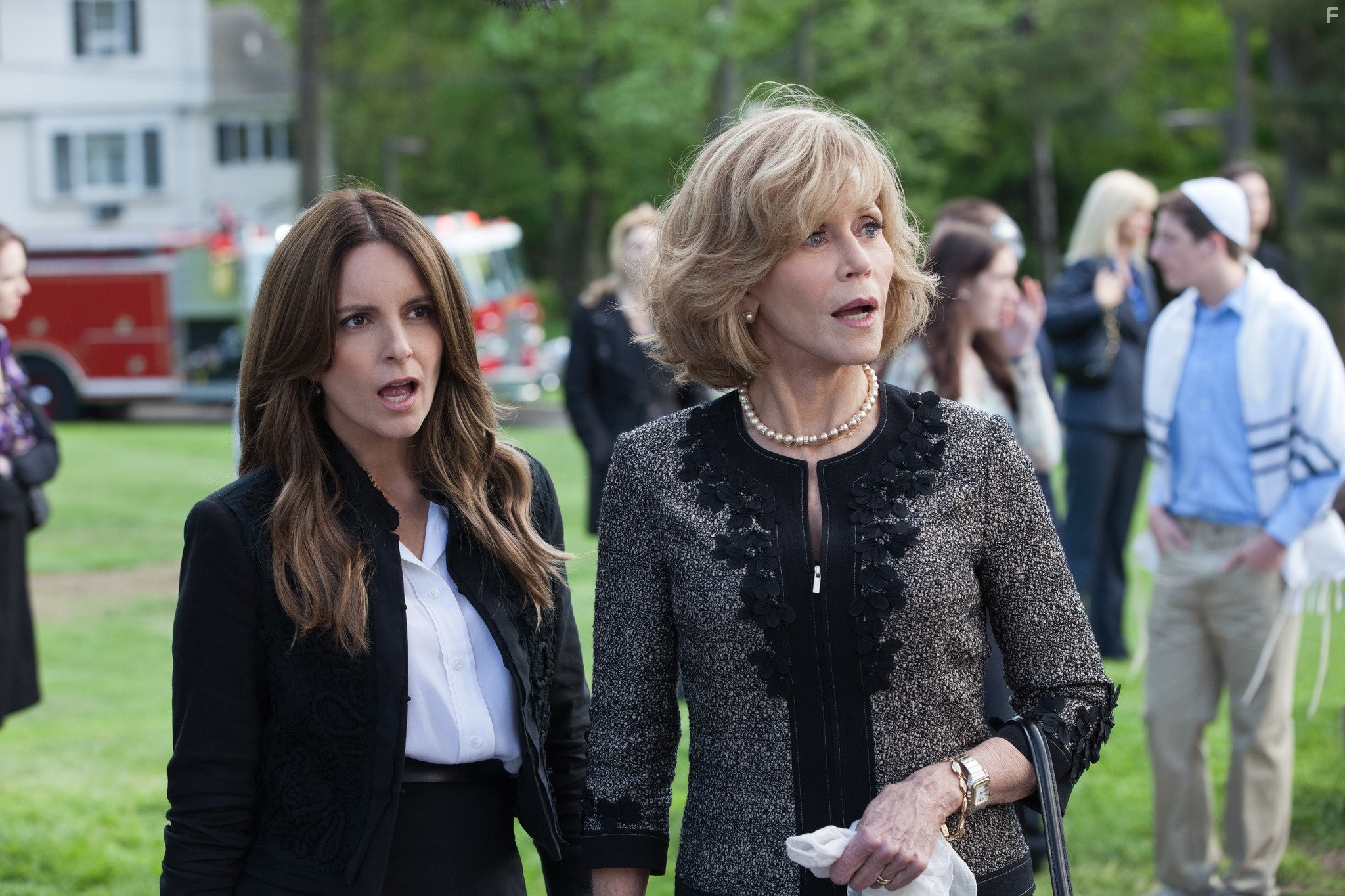 Jane Fonda and Tina Fey in Дальше живите сами (2014)
