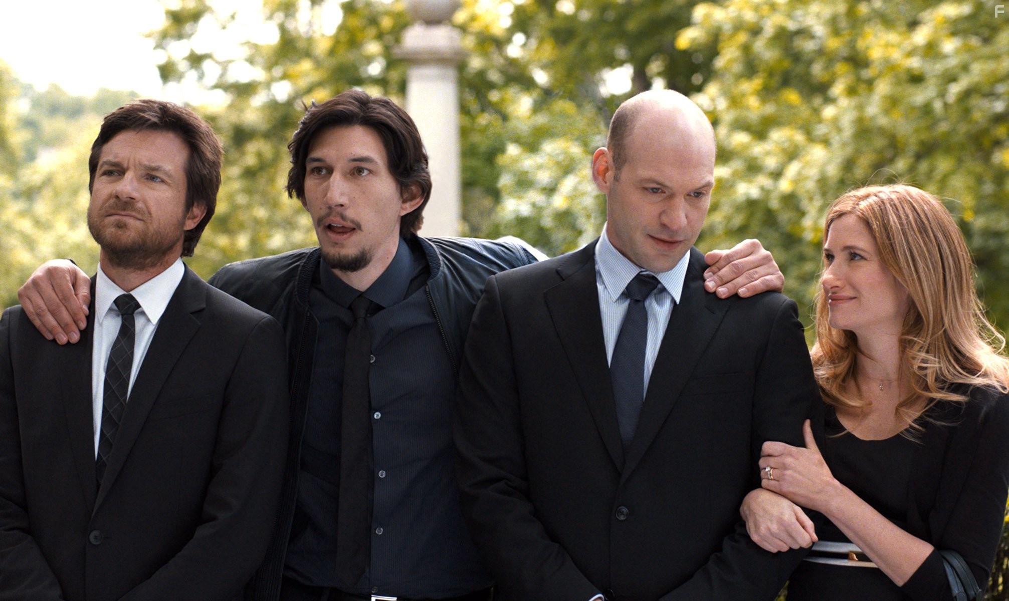 Jason Bateman, Corey Stoll, Kathryn Hahn, and Adam Driver in Дальше живите сами (2014)