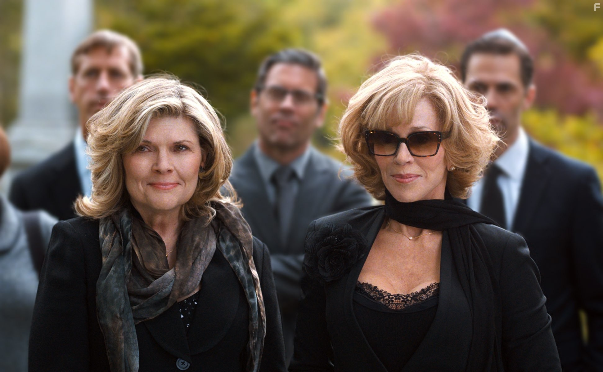 Jane Fonda and Debra Monk in Дальше живите сами (2014)