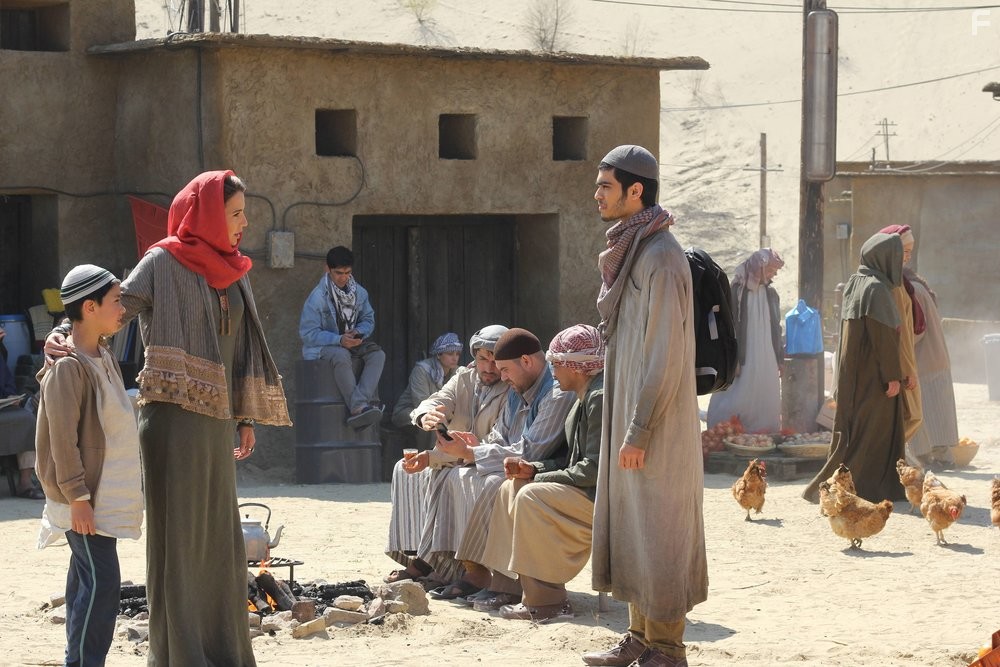 Melia Kreiling and Armin Karima in Тиран (2014)