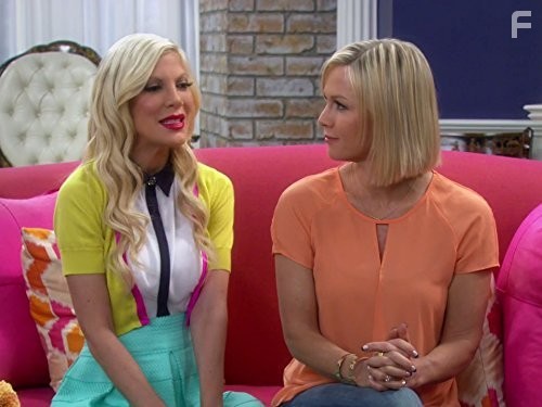 Mystery Girls (2014)