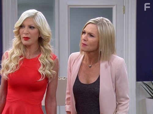 Mystery Girls (2014)