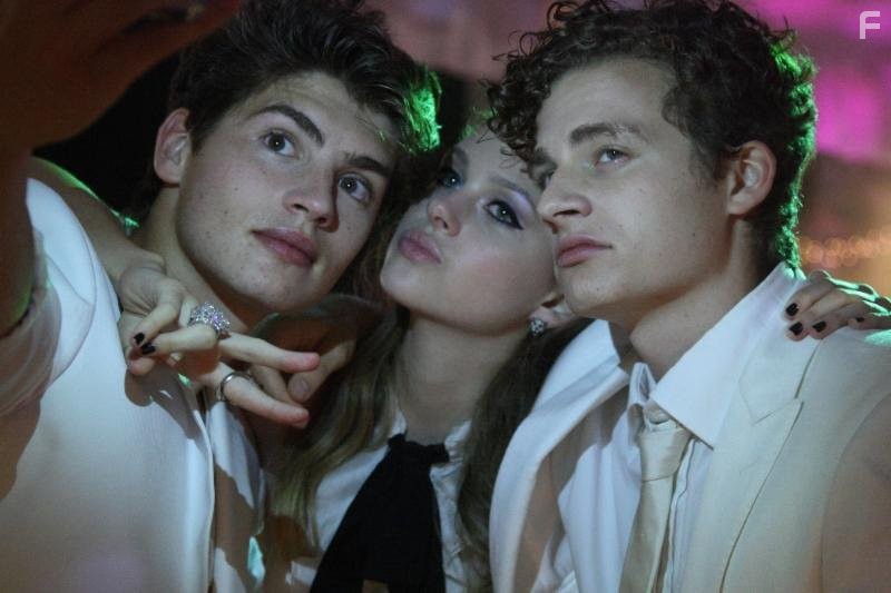 Gregg Sulkin, Nicola Peltz, and Ben Rosenfield in Affluenza (2014)
