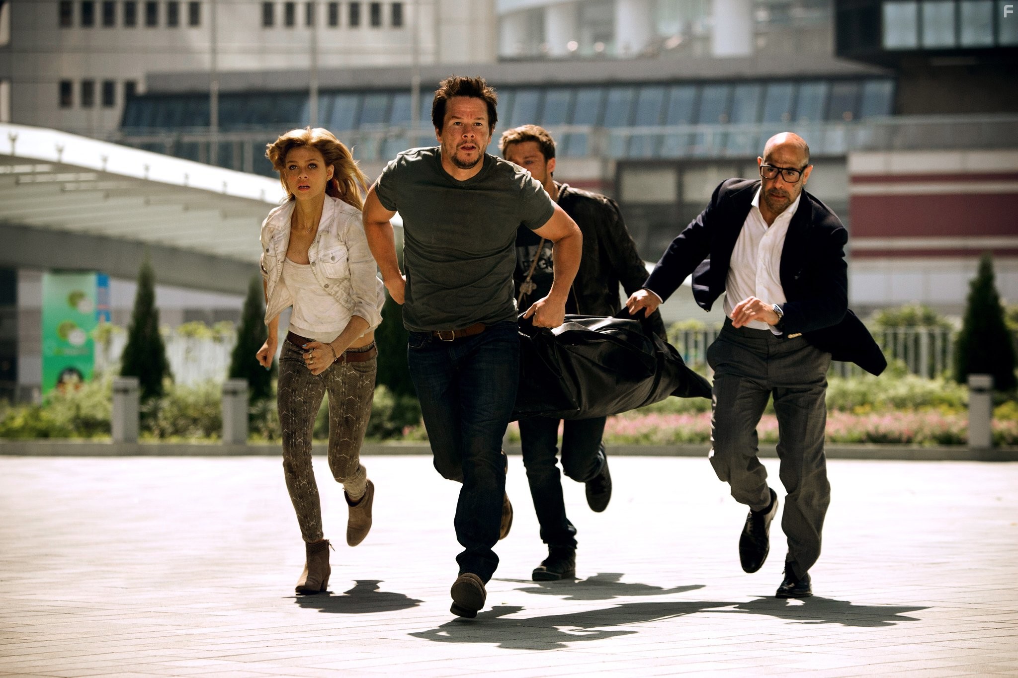 Mark Wahlberg, Stanley Tucci, Nicola Peltz, and Jack Reynor in Трансформеры: Эпоха истребления (2014)