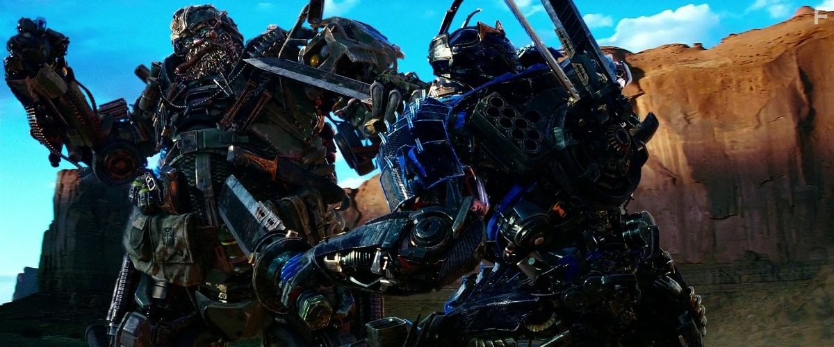 John Goodman and Ken Watanabe in Трансформеры: Эпоха истребления (2014)