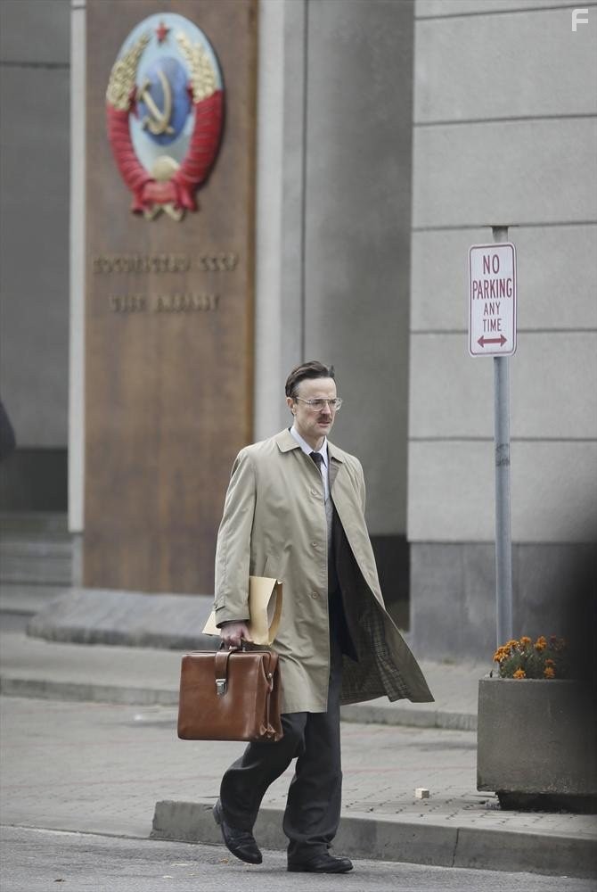 Paul Rhys in Активы (2014)