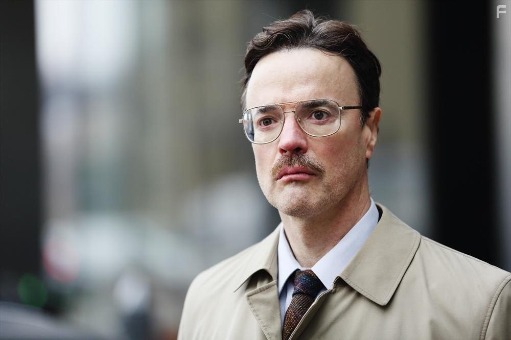 Paul Rhys in Активы (2014)