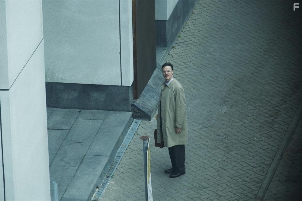 Paul Rhys in Активы (2014)