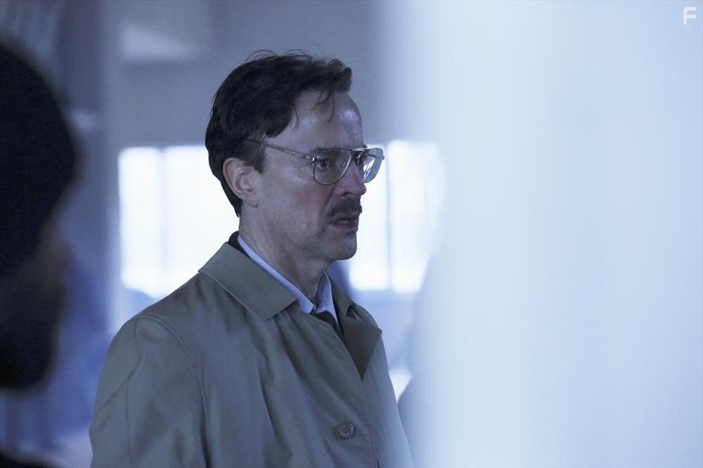 Paul Rhys in Активы (2014)