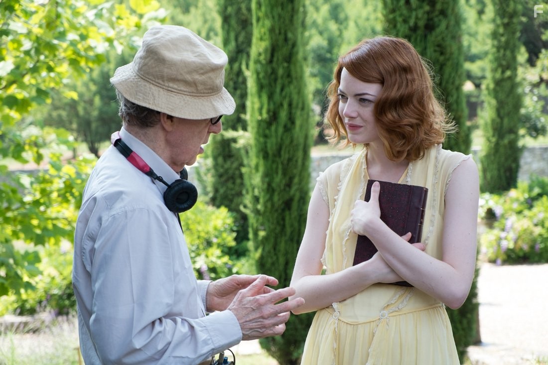 Woody Allen and Emma Stone in Магия лунного света (2014)