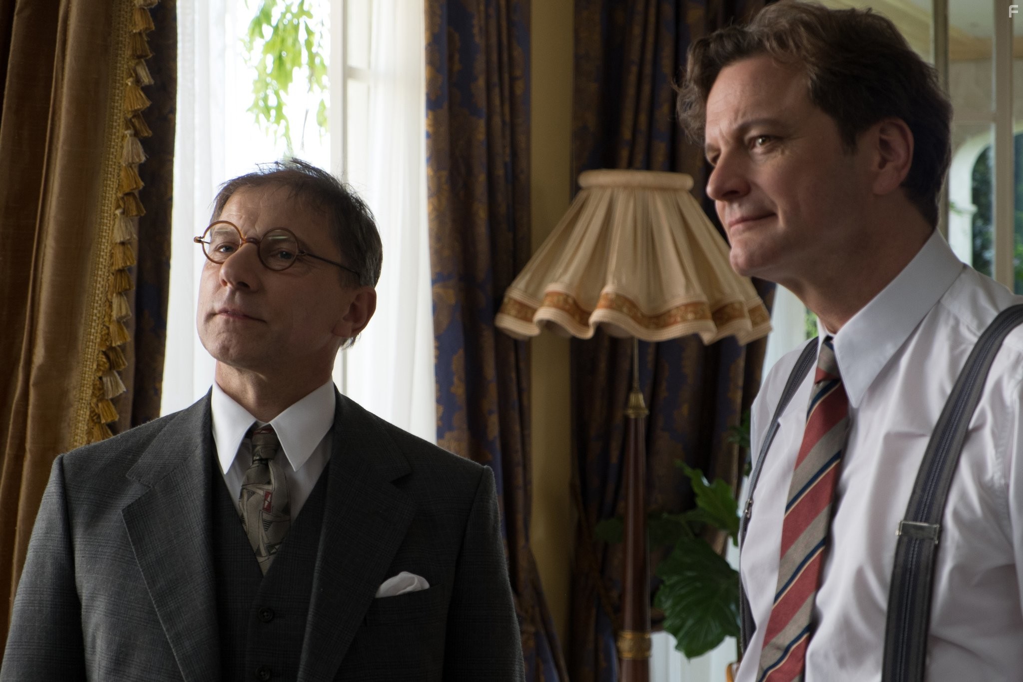 Colin Firth and Simon McBurney in Магия лунного света (2014)
