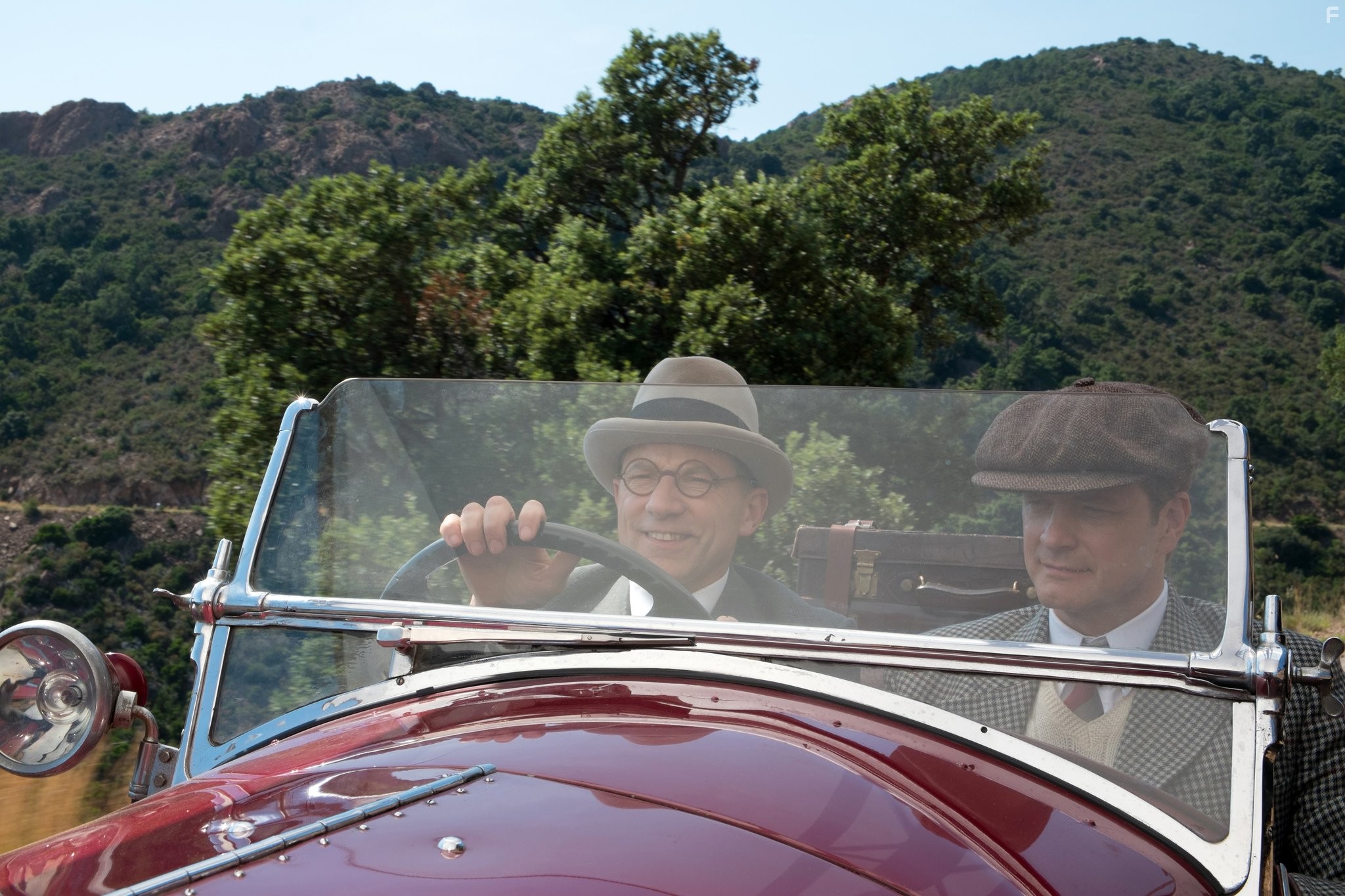 Colin Firth and Simon McBurney in Магия лунного света (2014)