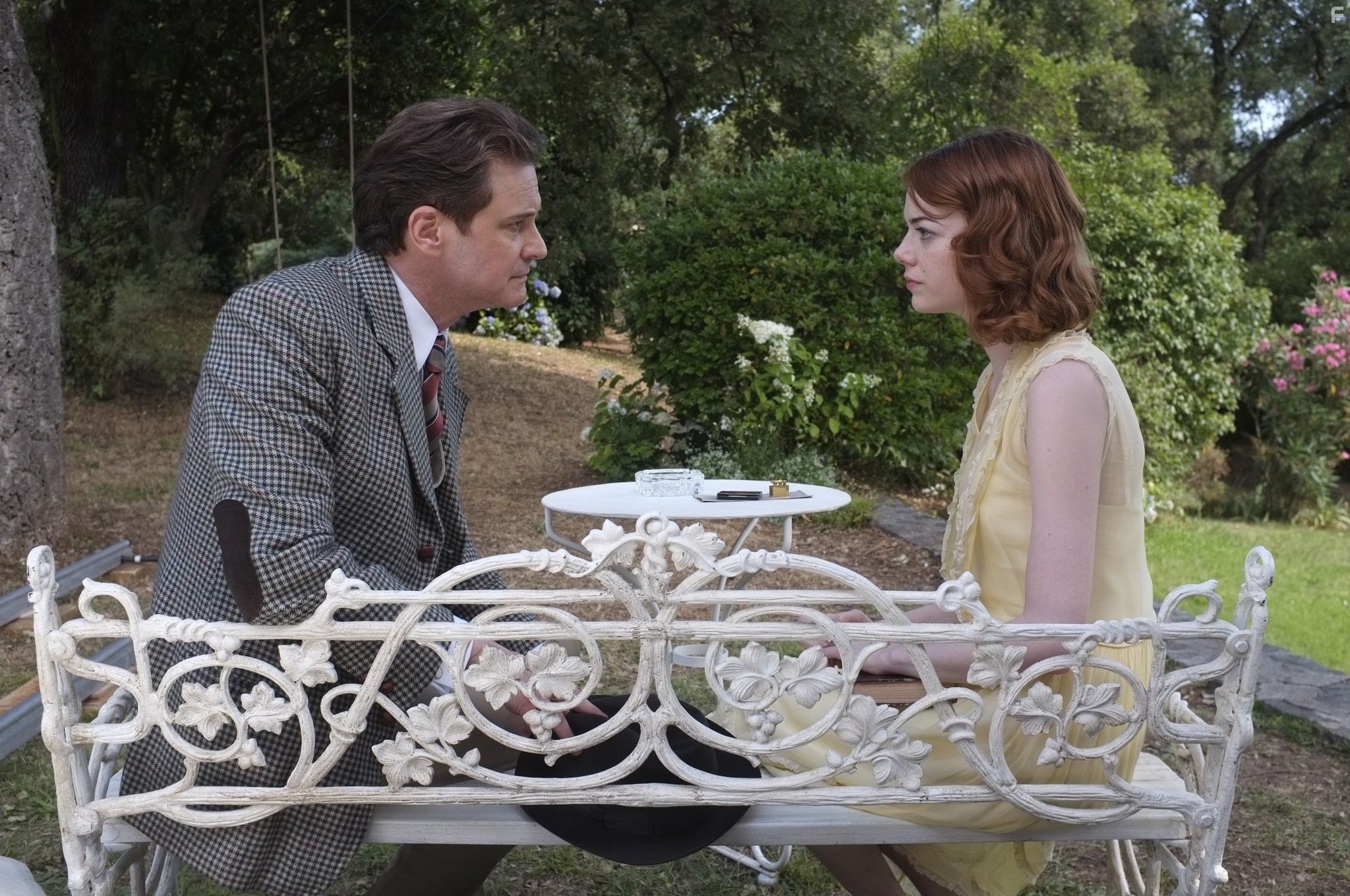 Colin Firth and Emma Stone in Магия лунного света (2014)