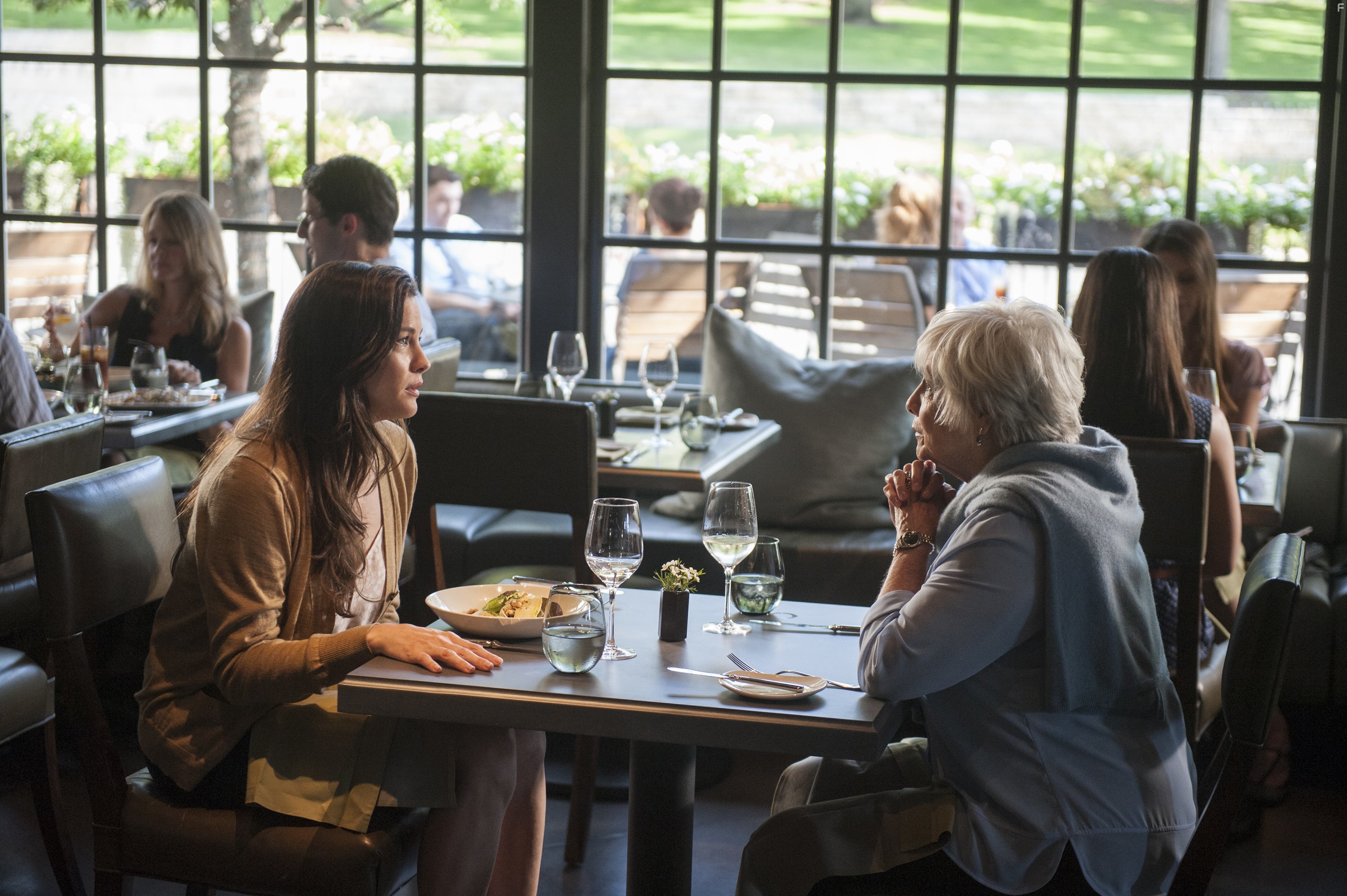 Liv Tyler and Betty Buckley in Оставленные (2014)