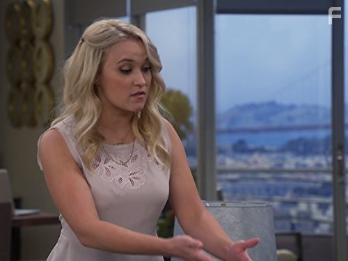 Emily Osment in Молодые и голодные (2014)