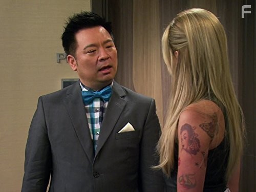 Rex Lee and Ashley Tisdale in Молодые и голодные (2014)