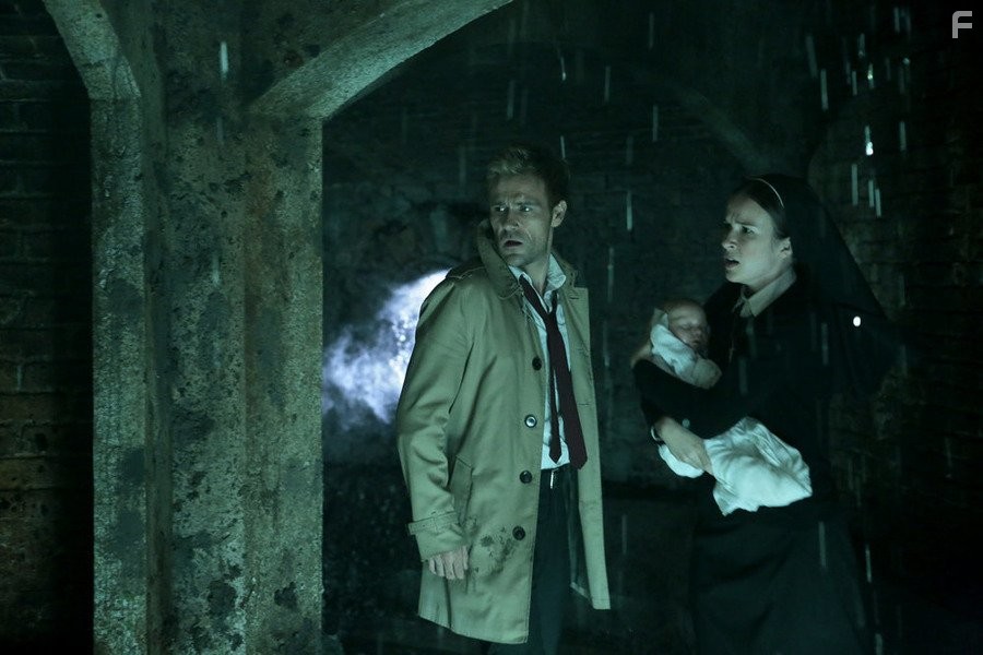 Matt Ryan and Claire van der Boom in Константин (2014)