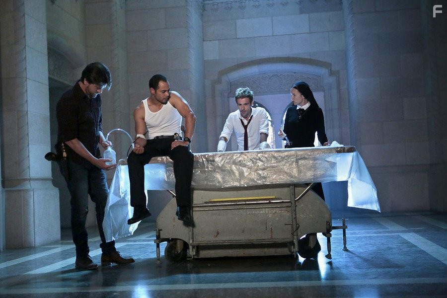 Charles Halford, Jose Pablo Cantillo, Matt Ryan, and Claire van der Boom in Константин (2014)