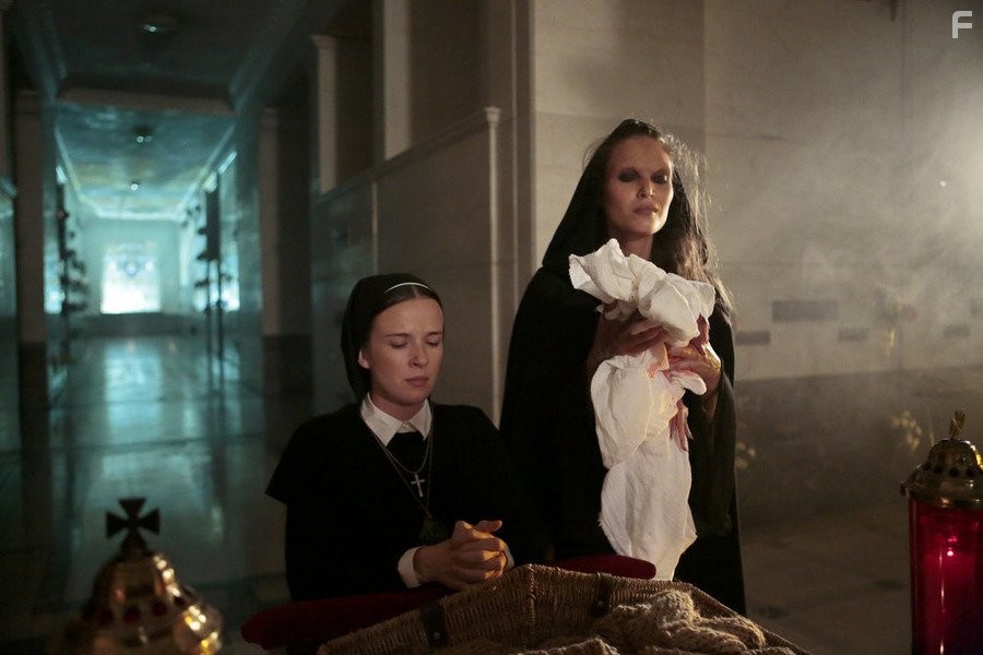 Claire van der Boom and Paloma Guzm?n in Константин (2014)