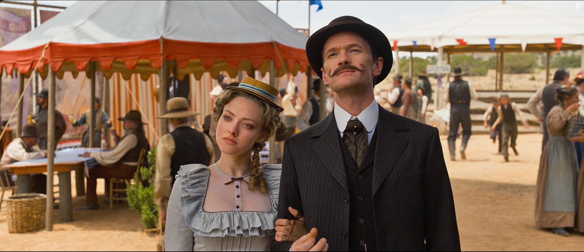 Neil Patrick Harris and Amanda Seyfried in Миллион способов потерять голову (2014)