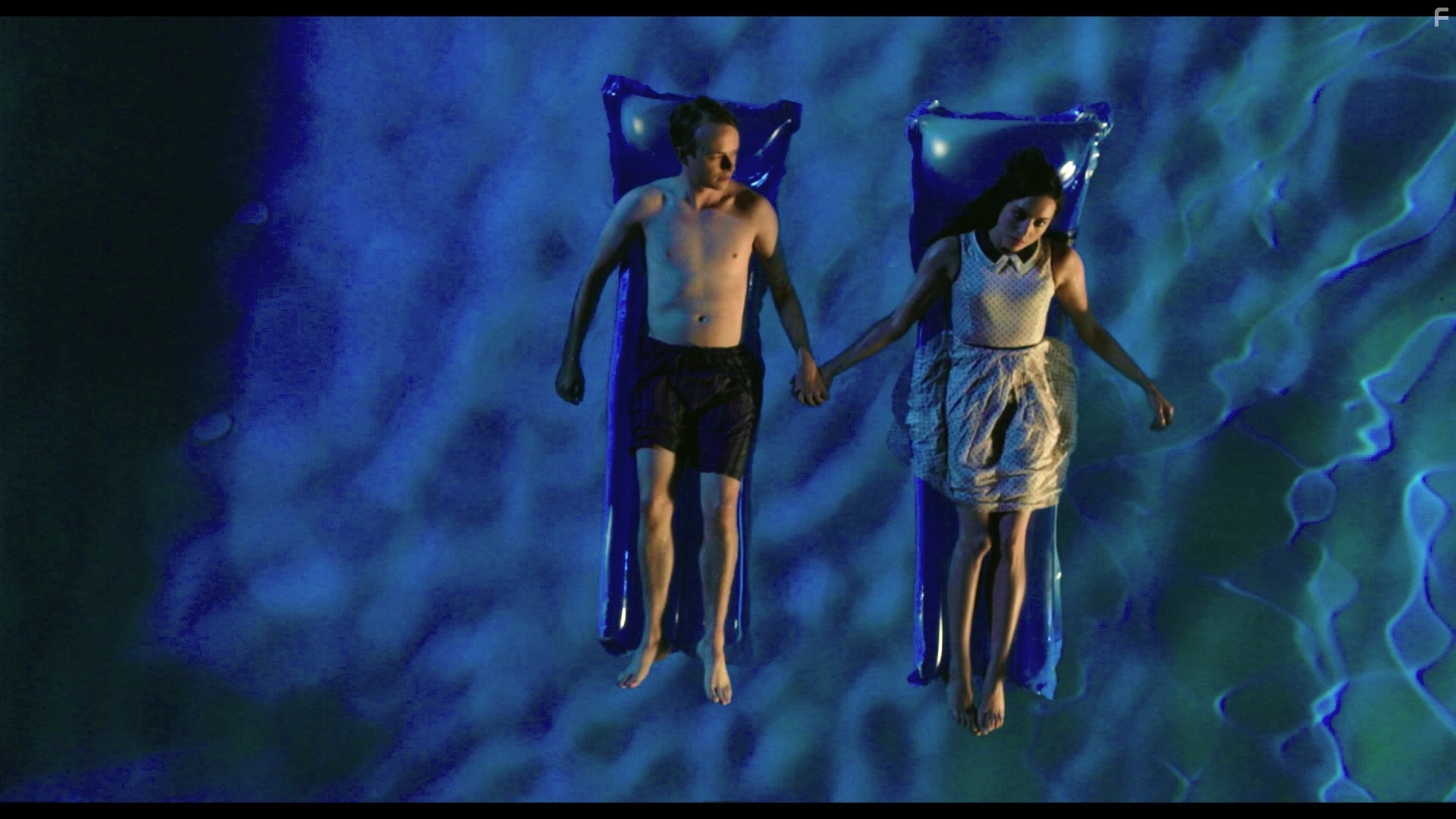 Aubrey Plaza and Dane DeHaan in Если твоя девушка зомби (2014)