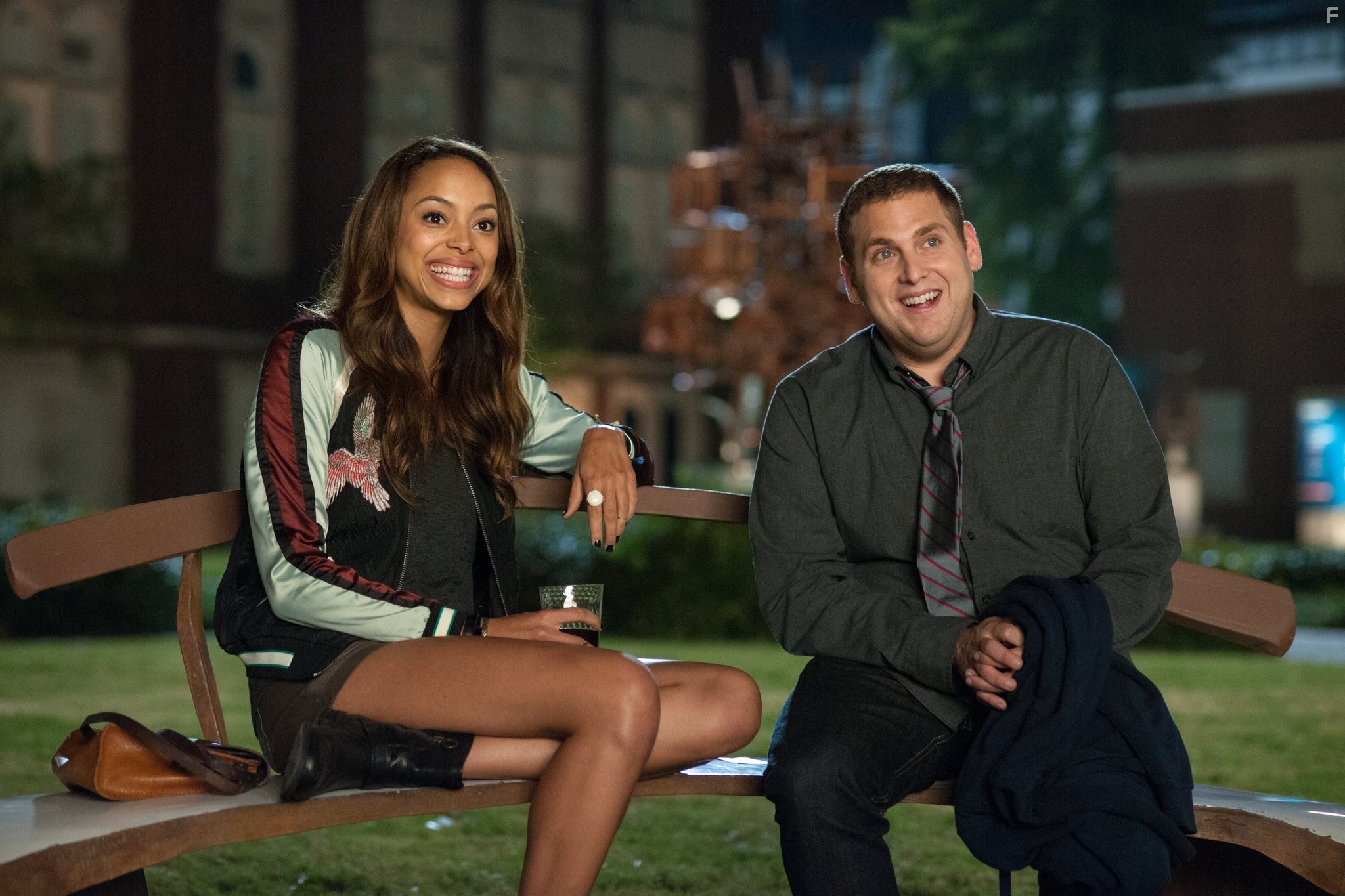 Amber Stevens West and Jonah Hill in Мачо & ботан 2 (2014)