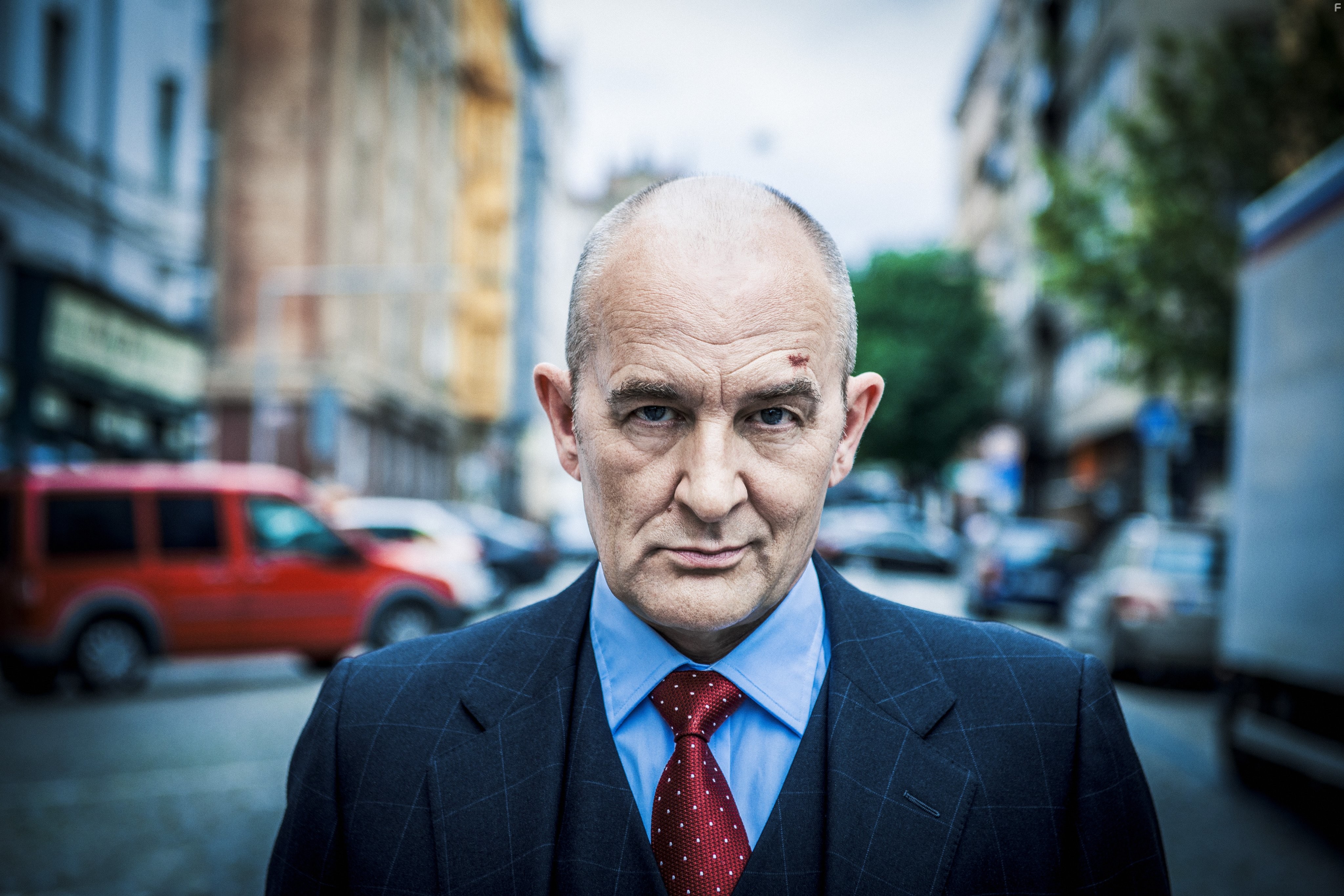 Ralph Brown in Легенды (2014)